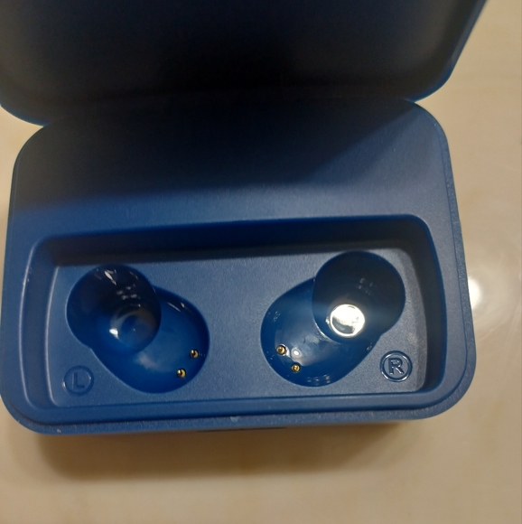 Bluetooth Earbuds - Picture 3 of 4